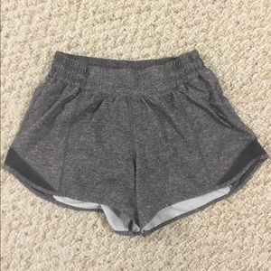 Lululemon Hotty Hot Short II Long Size 4 Tall 4”
